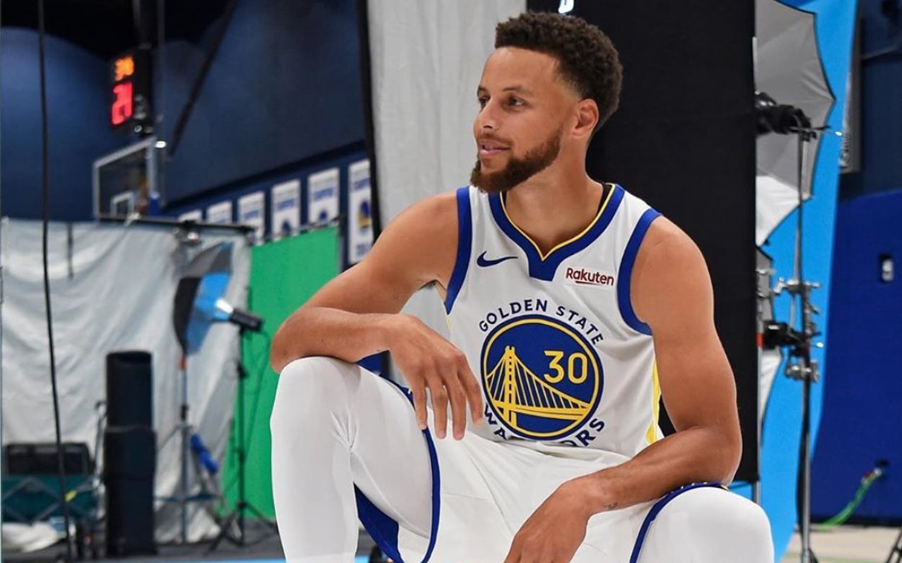 Steph Curry Fan Explodes with Joy After NBA Star Signs Jersey | Steph ...