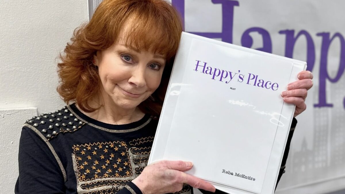 Reba McEntire To Star In New Comedy HAPPY'S PLACE On NBC | Reba ...