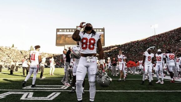 Ohio State Tight End Es M S Que Un Jugador De F Tbol Americano