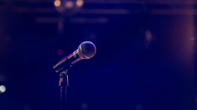 Music Star Leaves AMERICAN IDOL to Put Newborn Son’s Health First