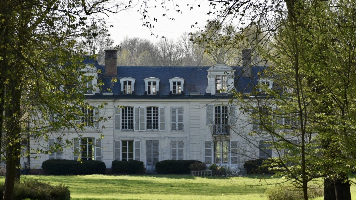 High School Sweethearts Renovate Castle in HGTV’s New Show