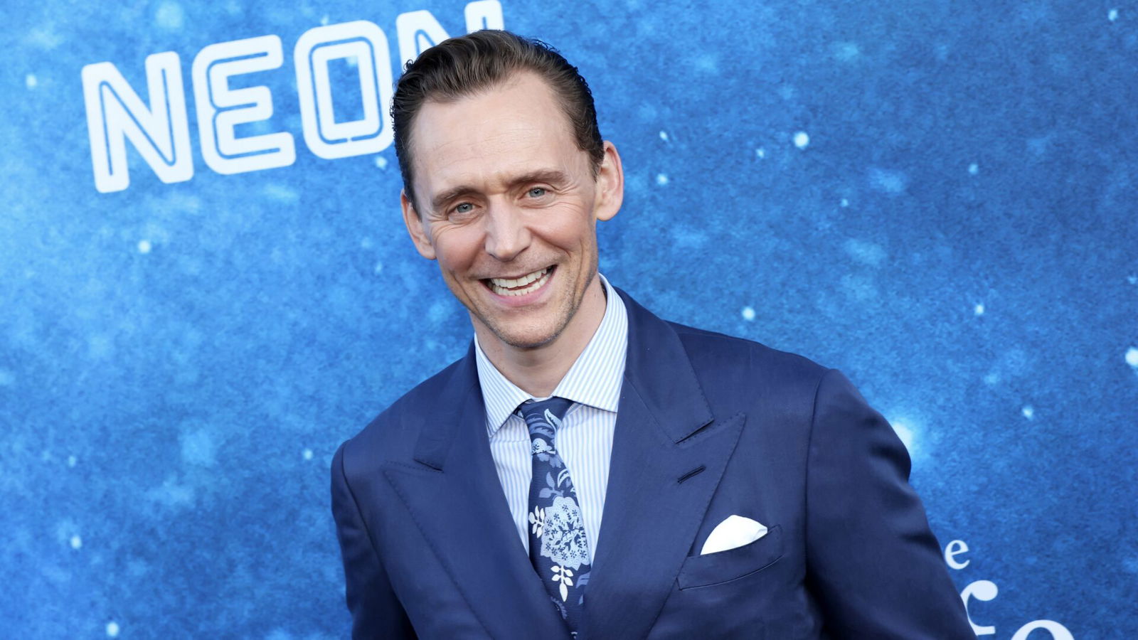 Tom Hiddleston-Getty Images-2218355356 Tom Hiddleston