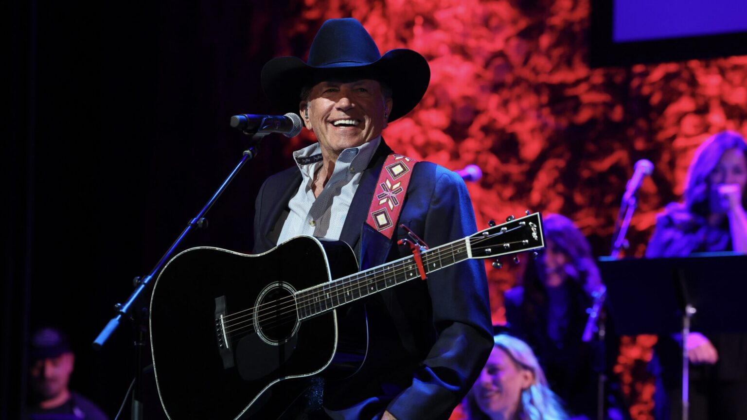 George Strait Sets Concert Attendance Record At Latest Show