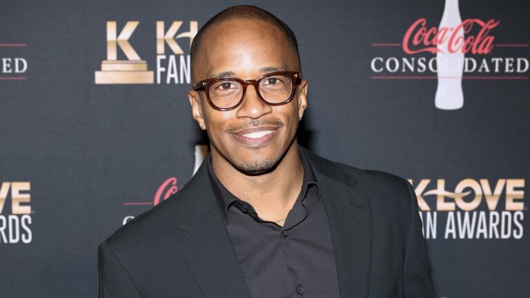 How This Worship Leader’s Childhood Faith Led Him Back to God Later in Life