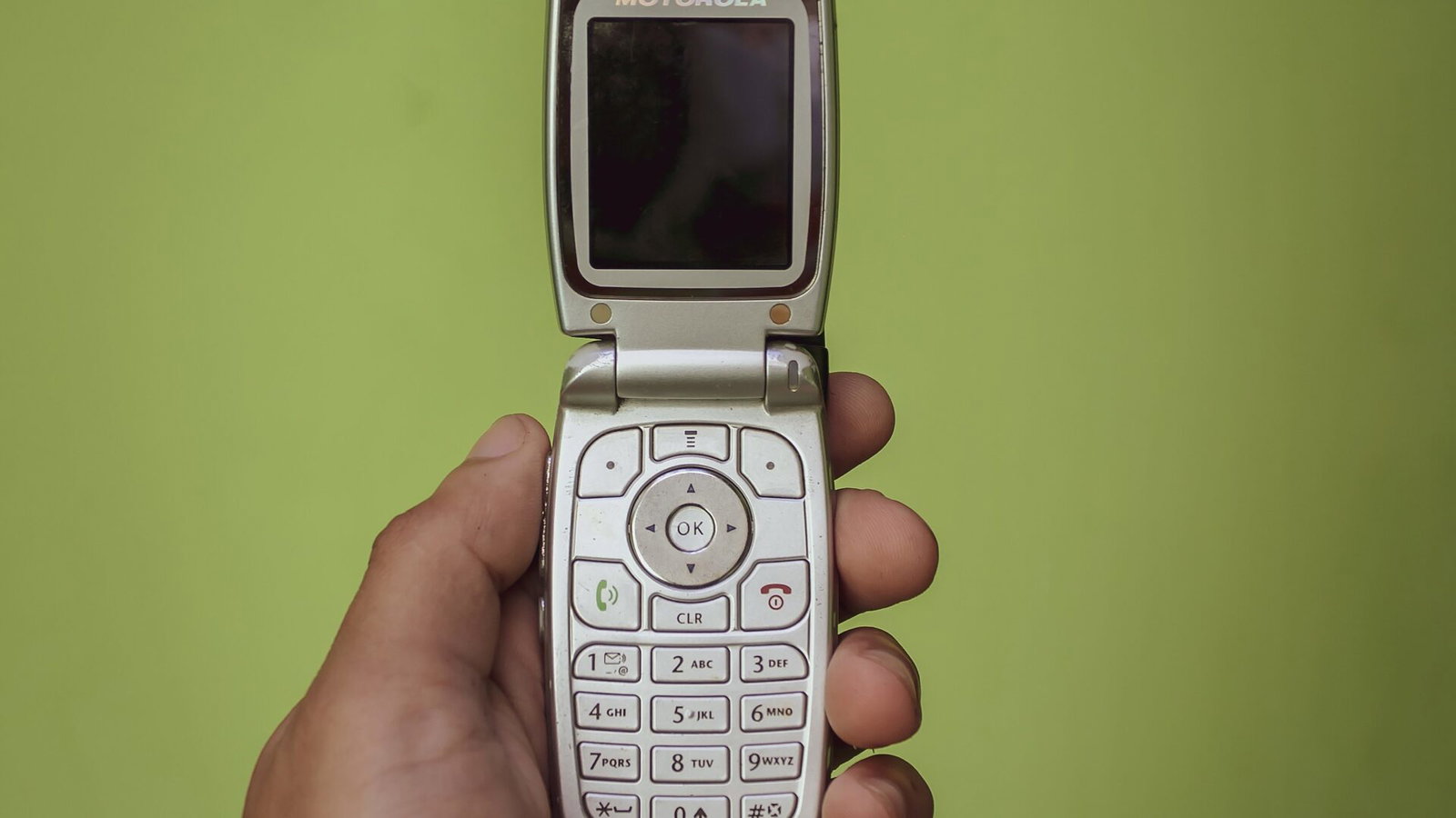 Gen Z trades smartphones for 'dumb phones' that only call and text, calling the switch 'heaven on earth' as a growing wave unplugs from social media