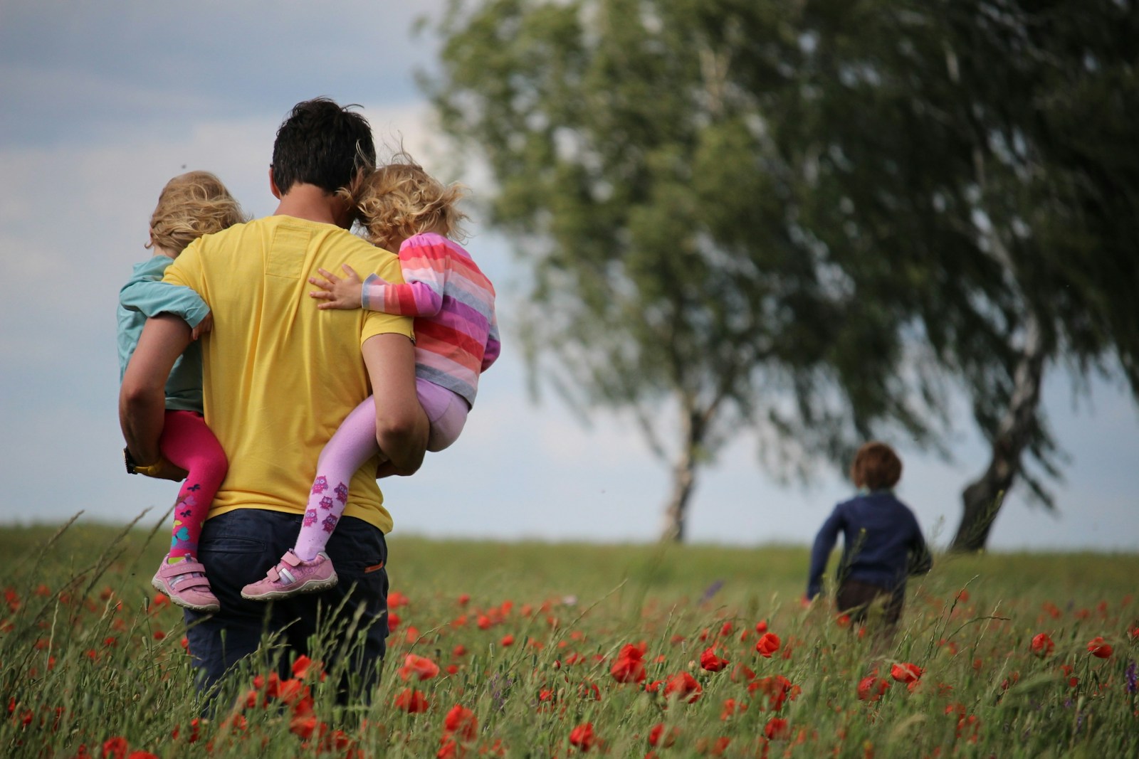How to Raise Kids With a Thousand Screens Competing For Their Attention